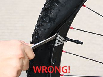 MO-how-to-install-tubeless-maxxis-tire-onto-Light-Bicycle-carbon-mtb-rim-with-lever.jpeg