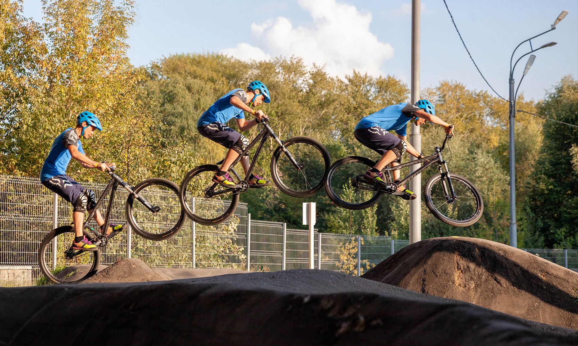pump-tracks-specialized-p.3-mtb-bike-jumps-midair.jpeg
