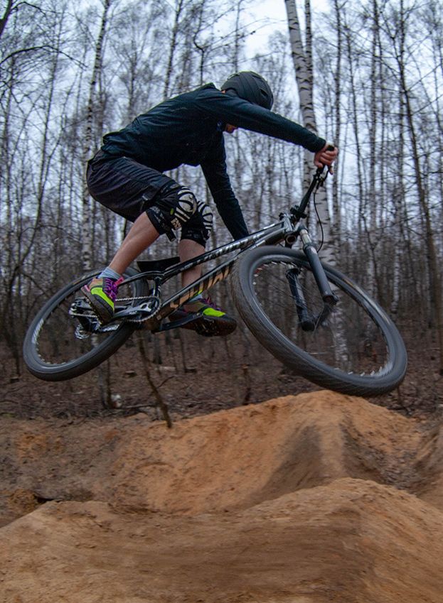 specialized-bicycle-dirt-track-jumping.jpeg