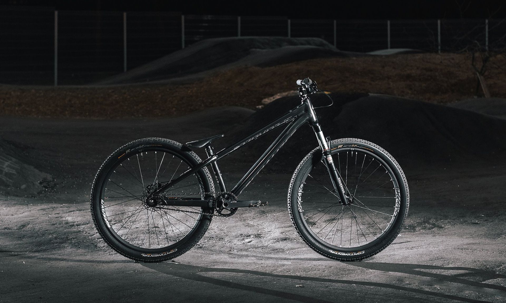 specialized-p.3-black-lb-26er-mtb-rims-rockshox-reba-renthal-fatbar-lite-carbon-handlebar.jpeg