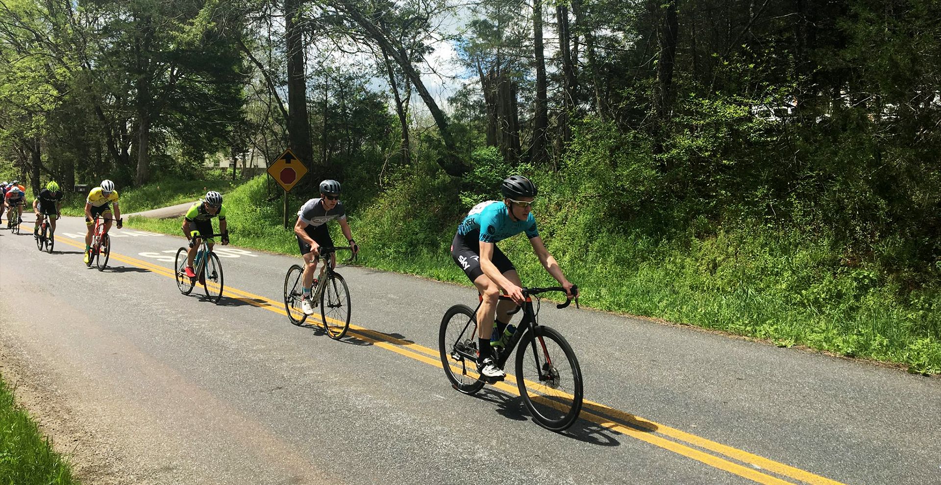 road-bike-race-racer-in-sky-racing-suits.jpeg